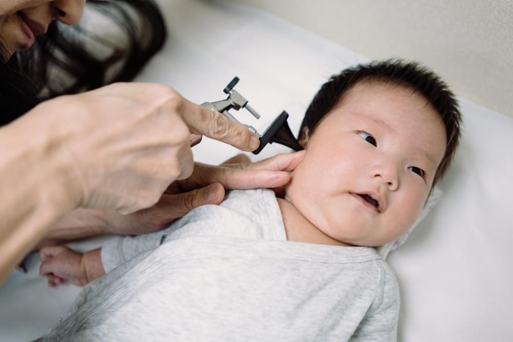 Cara Mengatasi Sakit Telinga Akibat Pilek pada Anak