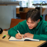 Kuliah Makin Berat? Ini Rahasia Mahasiswa yang Tetap Tangguh di Tengah Tekanan Akademik